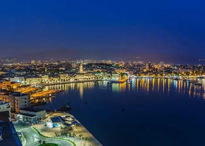 Daire Lux Lariva, Center Of
